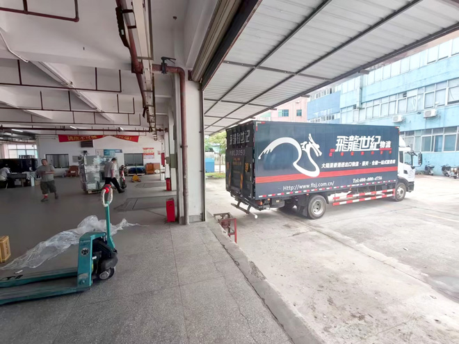 1740618653623606.jpg 倉庫裝貨(小圖).jpg